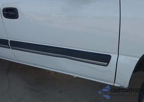 2005 Chevrolet Suburban 1500 Ls z USA, uszkodzony, nr VIN 3GNEC16Z55G116569